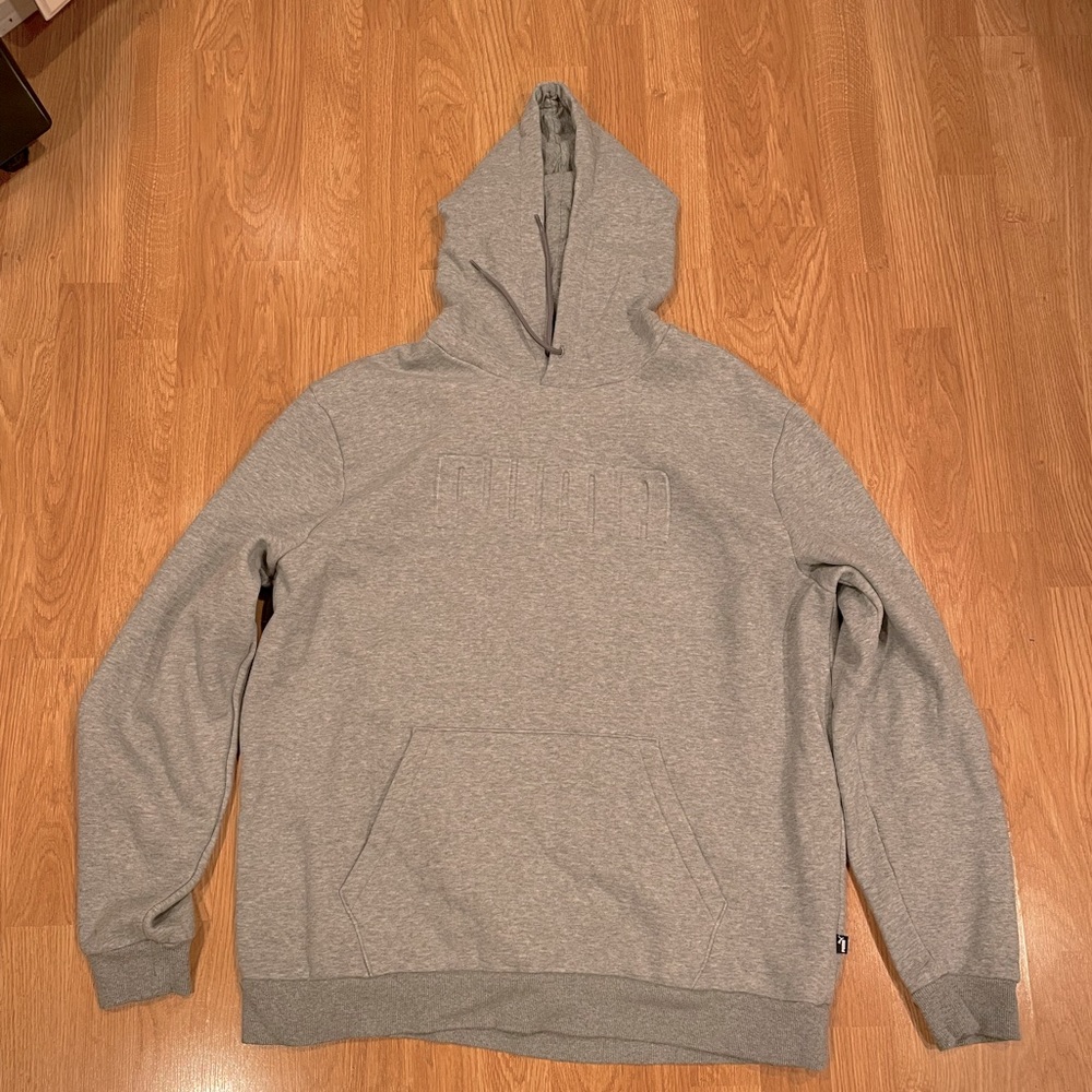 Light grey, heathered men’s PUMA sweatshirt